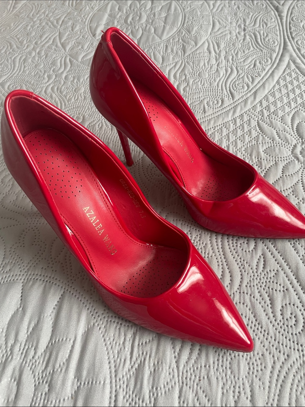 high-heeled shoes